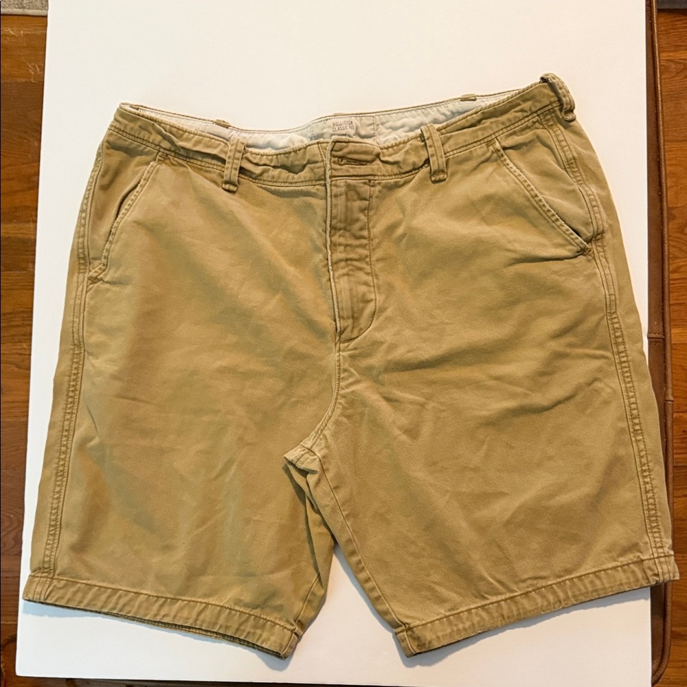 Hollister Men's Tan Flat Front Shorts